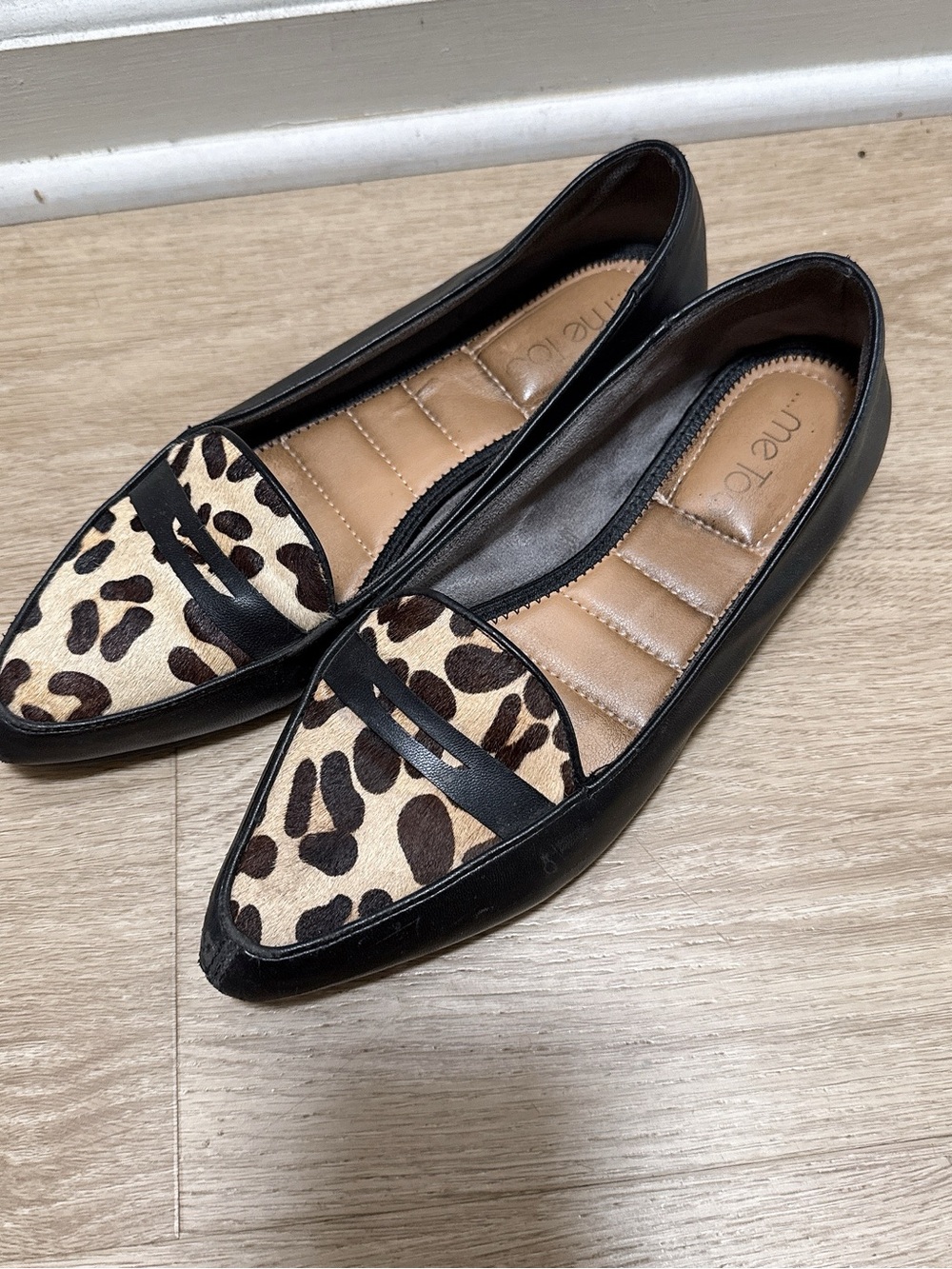 me too Black and Brown Leopard-Print Pointed Loafers